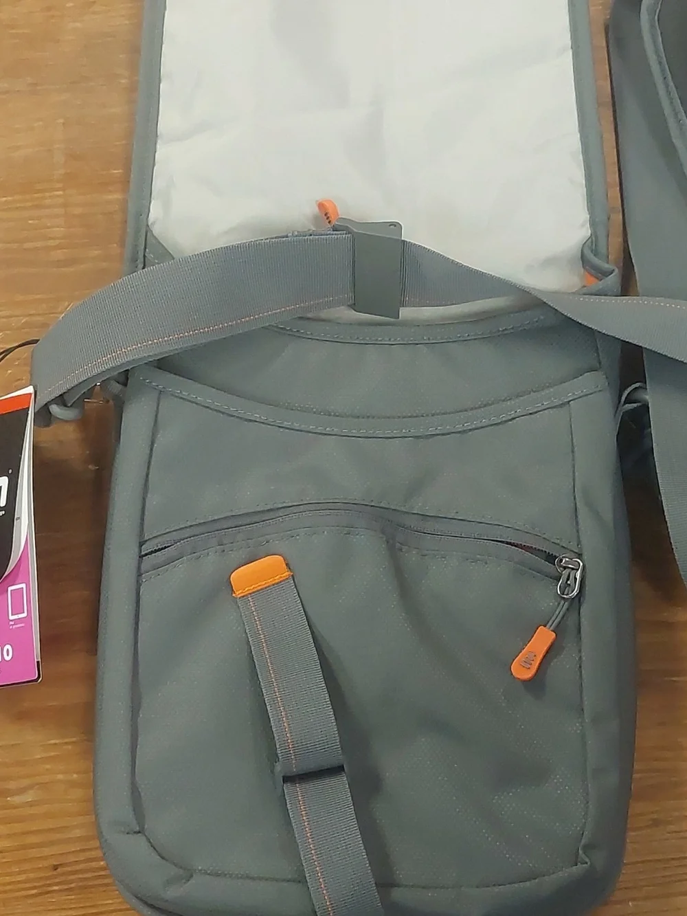 STM Linear tablet messenger bag